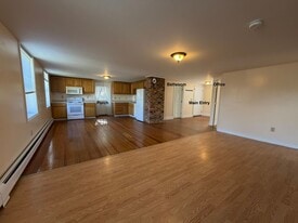 122 Church St in Cheshire, MA - Building Photo