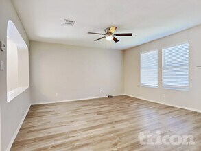 2615 Thunder Gulch in San Antonio, TX - Building Photo - Building Photo