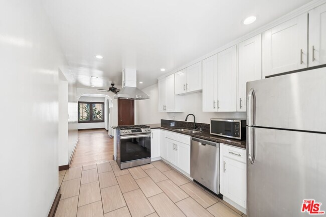 7946 Fountain Ave in West Hollywood, CA - Building Photo - Building Photo