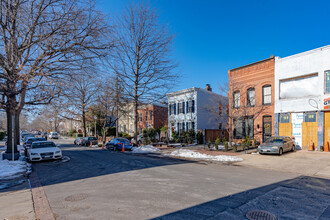 710 E St SE in Washington, DC - Foto de edificio - Building Photo