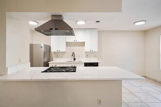 719 Heatherwood Dr in Grapevine, TX - Foto de edificio - Building Photo