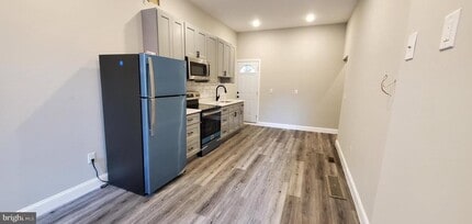 2221 N Franklin St in Philadelphia, PA - Building Photo - Building Photo