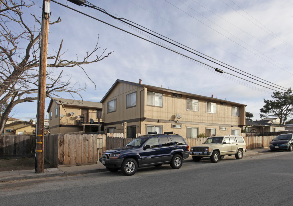 1089 Trinity Ave in Seaside, CA - Building Photo