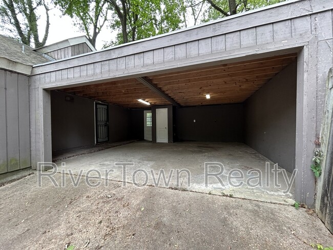 3293 Leschallas Dr in Memphis, TN - Building Photo - Building Photo