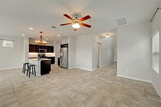 702 Nautical Lp in Kyle, TX - Foto de edificio - Building Photo