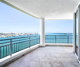 848 Brickell Key Dr in Miami, FL - Building Photo - Building Photo
