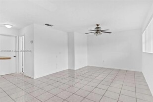 15619 SW 73rd Cir Terrace in Miami, FL - Building Photo - Building Photo