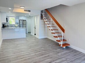 5650 W 26th Ct in Hialeah, FL - Building Photo - Building Photo