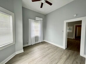 1318 Willow Street in San Antonio, TX - Building Photo - Interior Photo