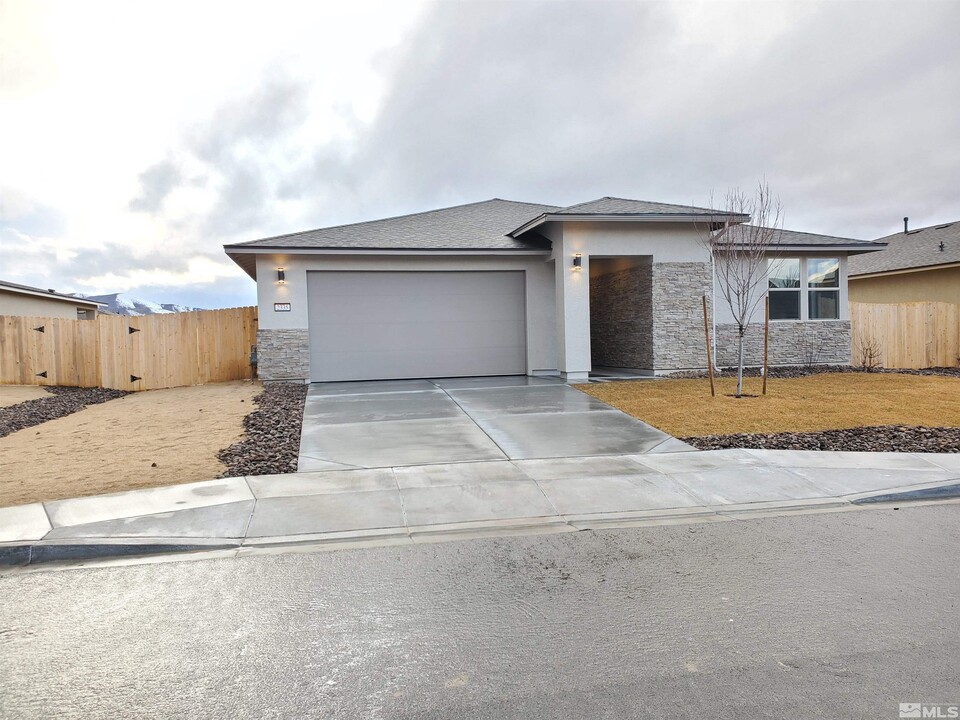 2335 Slater Ml Dr in Sparks, NV - Foto de edificio