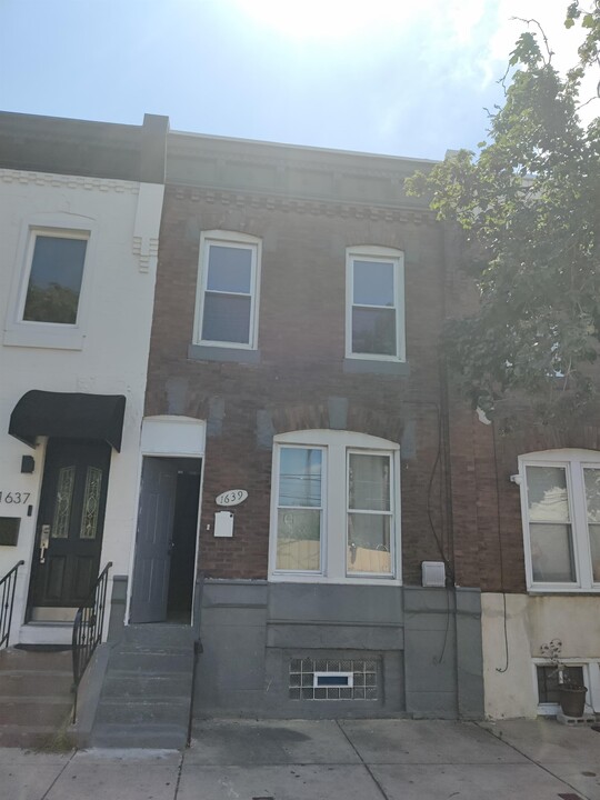 1639 S Taylor St in Philadelphia, PA - Building Photo