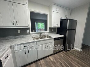5794 Sheldon Ct in Atlanta, GA - Building Photo - Building Photo