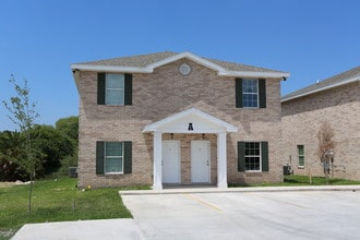 Midtown Duplexes in Brownsville, TX - Foto de edificio - Building Photo