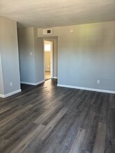 Mangum Oaks Apartments in Houston, TX - Building Photo - Building Photo