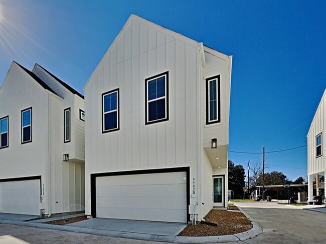 9902 Clark Rd