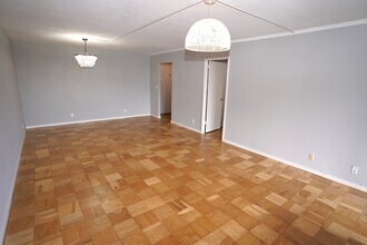 77 Pond Ave, Unit 77 in Brookline, MA - Foto de edificio - Building Photo