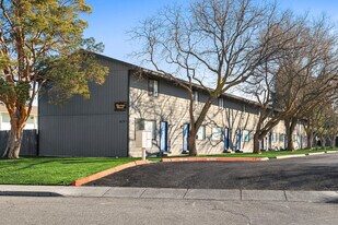 Heritage Manor Apartments in Kennewick, WA - Building Photo