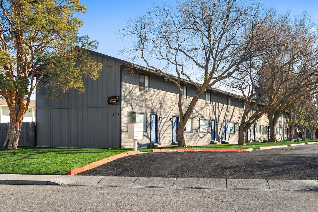 Heritage Manor Apartments in Kennewick, WA - Building Photo