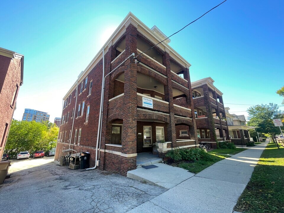 115 E Gorham St in Madison, WI - Building Photo