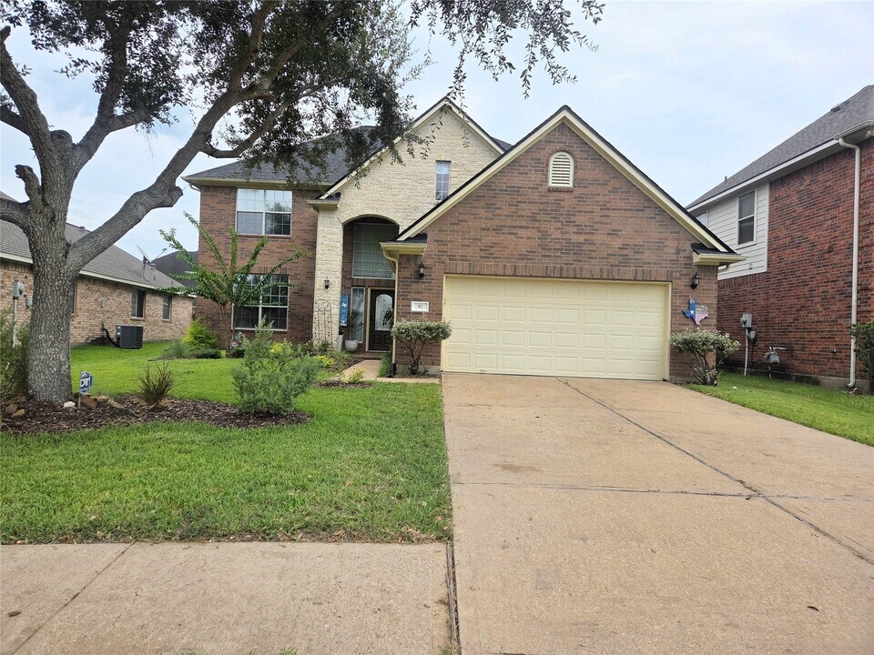42 Atascadero Dr in Manvel, TX - Building Photo