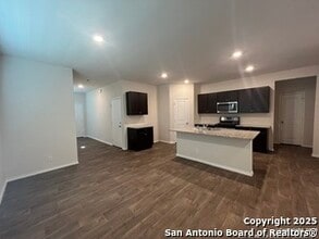 116 Bunkers Hl Rd in Floresville, TX - Building Photo - Building Photo