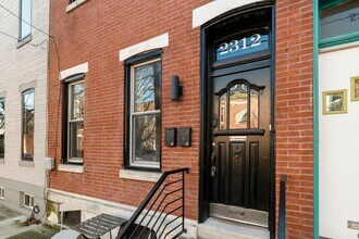 2312 Fitzwater St, Unit A in Philadelphia, PA - Foto de edificio - Building Photo
