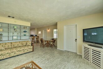 1017 Pineland Ave in Venice, FL - Building Photo - Building Photo