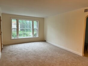8130 W North Ave, Unit 2 in Wauwatosa, WI - Building Photo - Building Photo