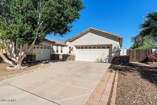 2624 W Summerside Rd in Phoenix, AZ - Building Photo - Building Photo