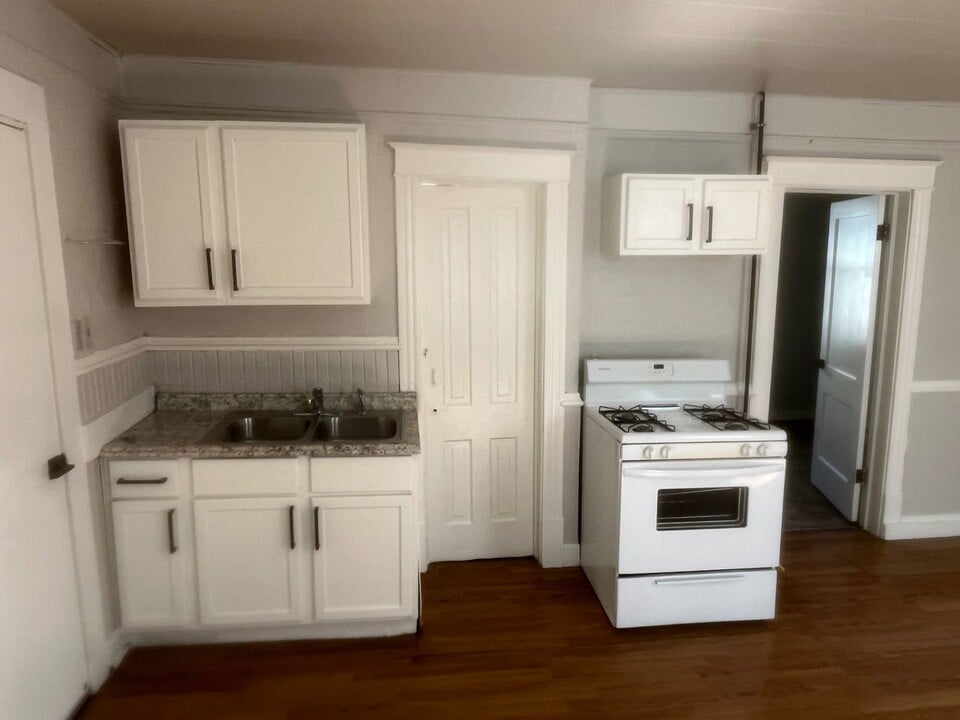 2445 S 5th Pl-Unit -2445A S 5th Pl in Milwaukee, WI - Building Photo