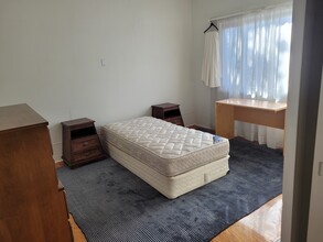 10528 Ayres Ave in Los Angeles, CA - Foto de edificio - Building Photo