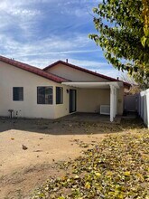 37108 La Contempo Ave in Palmdale, CA - Foto de edificio - Building Photo