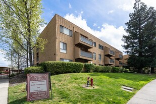 Le Boulevard Apartments in Walnut Creek, CA - Building Photo