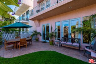 225 Sherman Canal in Los Angeles, CA - Building Photo