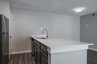 Rochelle Plaza in Irving, TX - Building Photo - Interior Photo