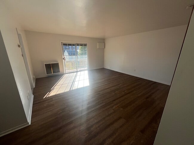 342 Stuyvesant Ave, Unit 1 in Irvington, NJ - Building Photo - Building Photo