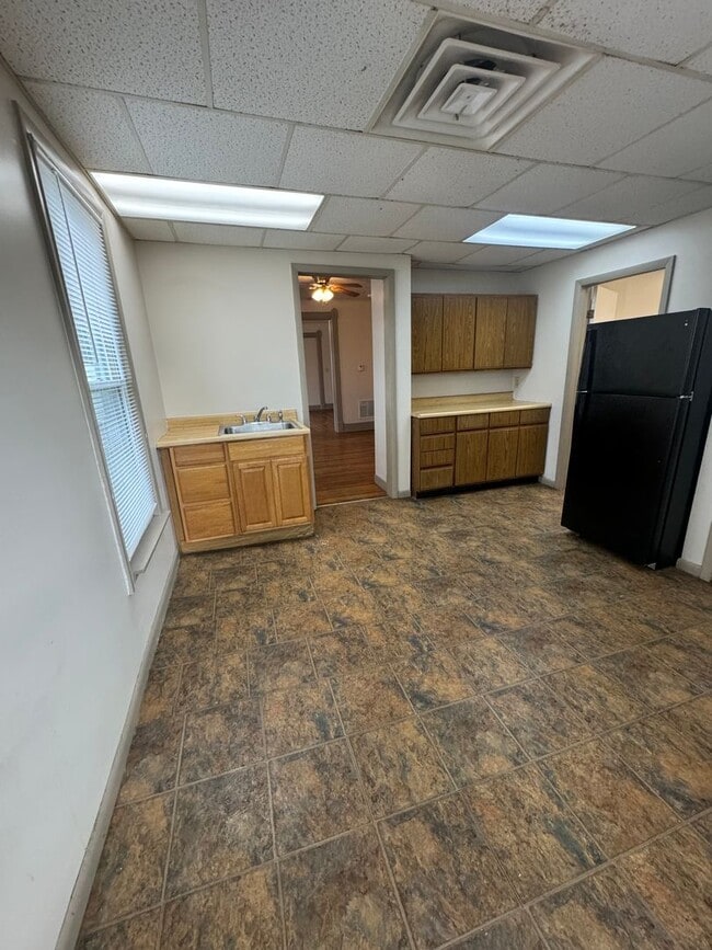 80 E Fulton St-Unit -3fe5d20b-725c-11ee-bc57-0a986c8284ec in Gloversville, NY - Building Photo - Building Photo