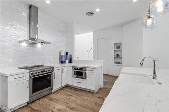 115 Cambria Ln in Naples, FL - Building Photo - Building Photo