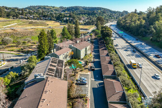 Oak Knoll Heights in Oakland, CA - Building Photo - Building Photo