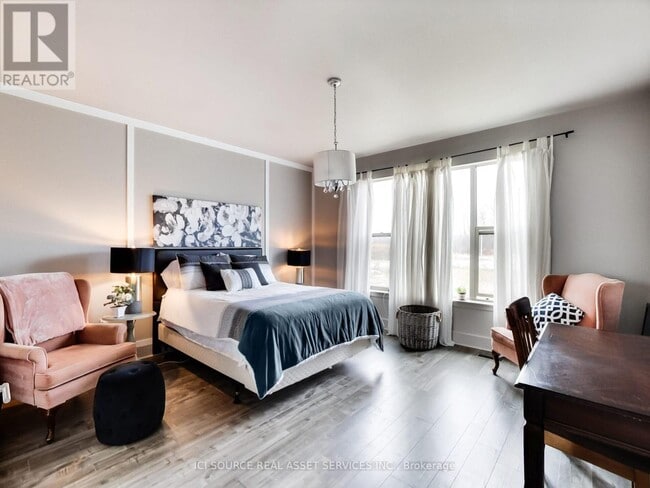 property at 6 Renfield St