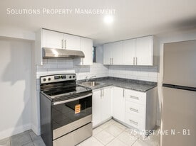 75 West Avenue N in Hamilton, ON - Building Photo