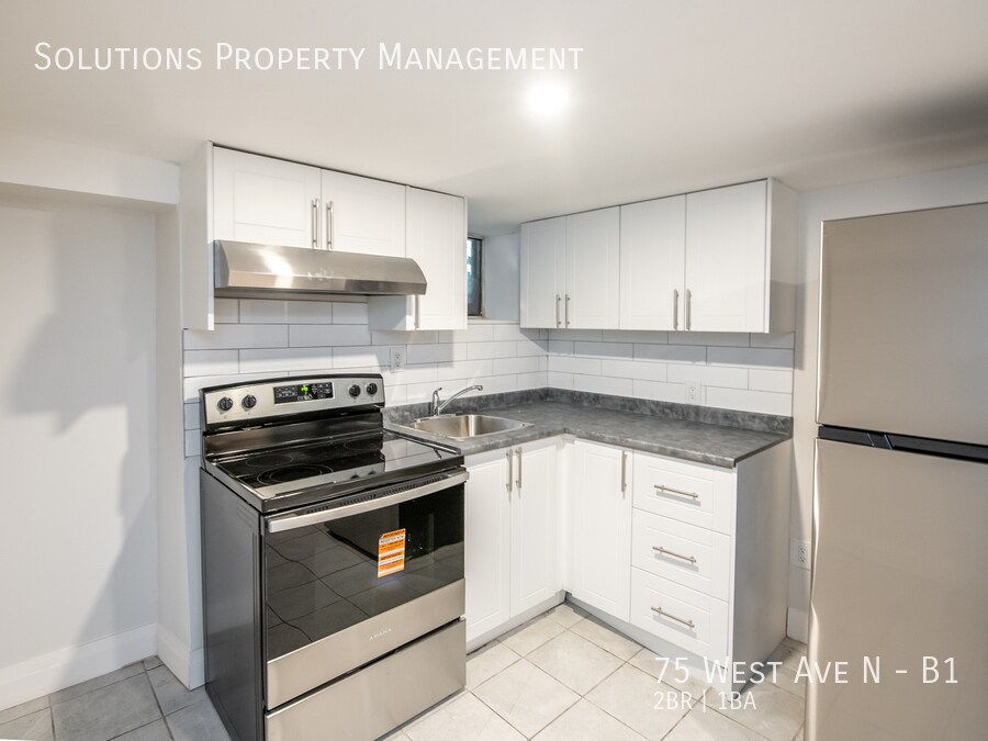 75 West Avenue N in Hamilton, ON - Building Photo