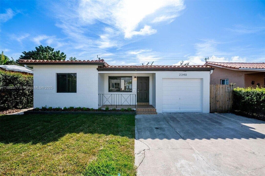 2340 SW 16th St in Miami, FL - Building Photo