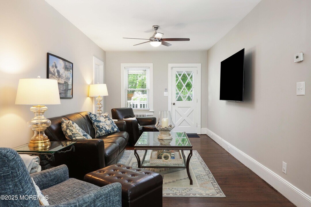 87 Ave of Two Rivers in Rumson, NJ - Building Photo