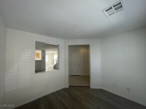 8354 W Sapphire St in Las Vegas, NV - Building Photo - Building Photo