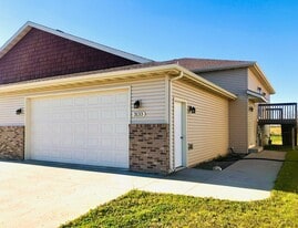 3133 8th St NE in Minot, ND - Building Photo