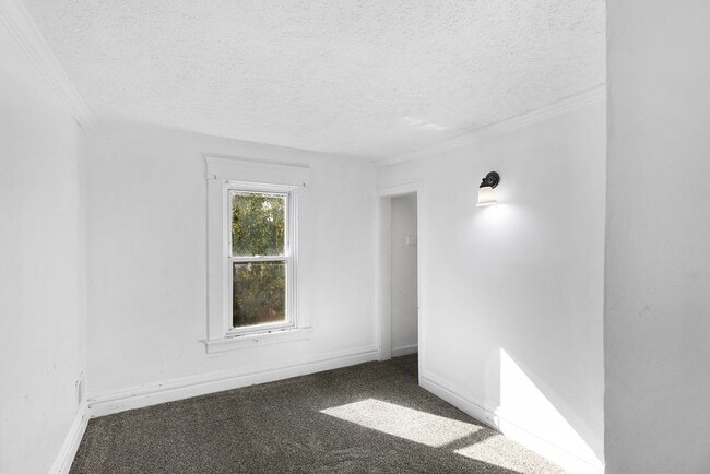 1440 E Oakland Ave in Lansing, MI - Building Photo - Building Photo