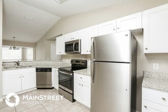 549 Antelope Dr in Deltona, FL - Foto de edificio - Building Photo