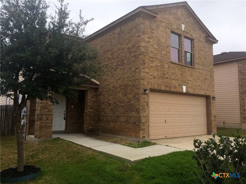 106 Espada Dr in San Marcos, TX - Building Photo