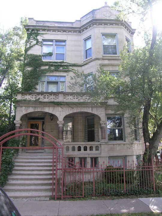 1233 N Hoyne Ave in Chicago, IL - Foto de edificio